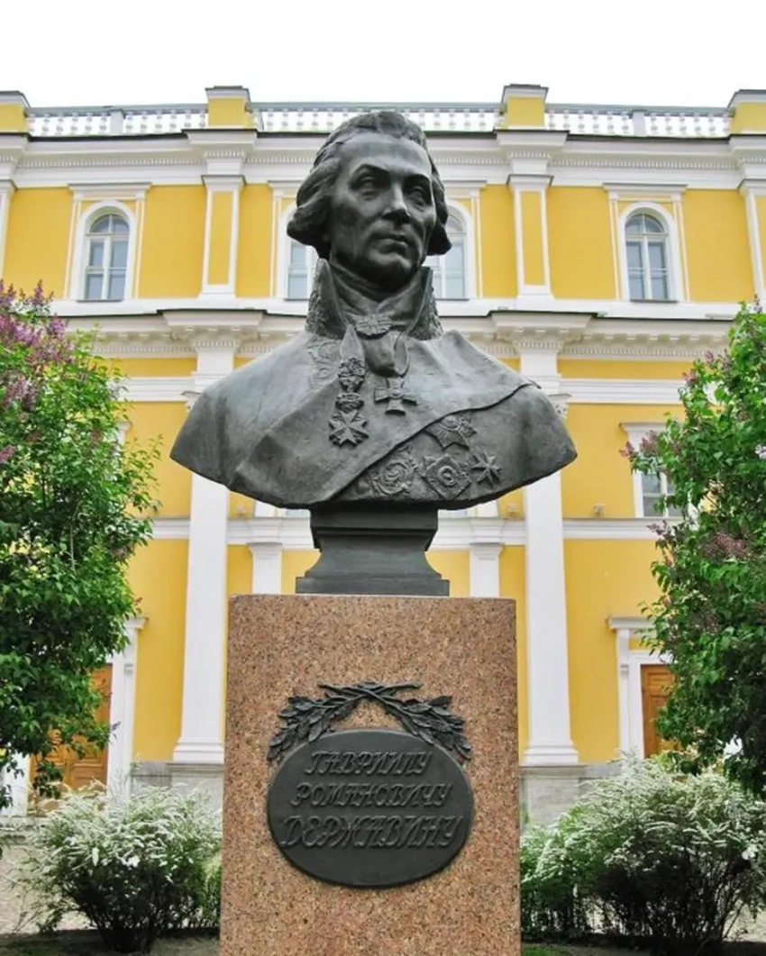 Гавриилу Романовичу Державину мы благодарны не только за Пушкина